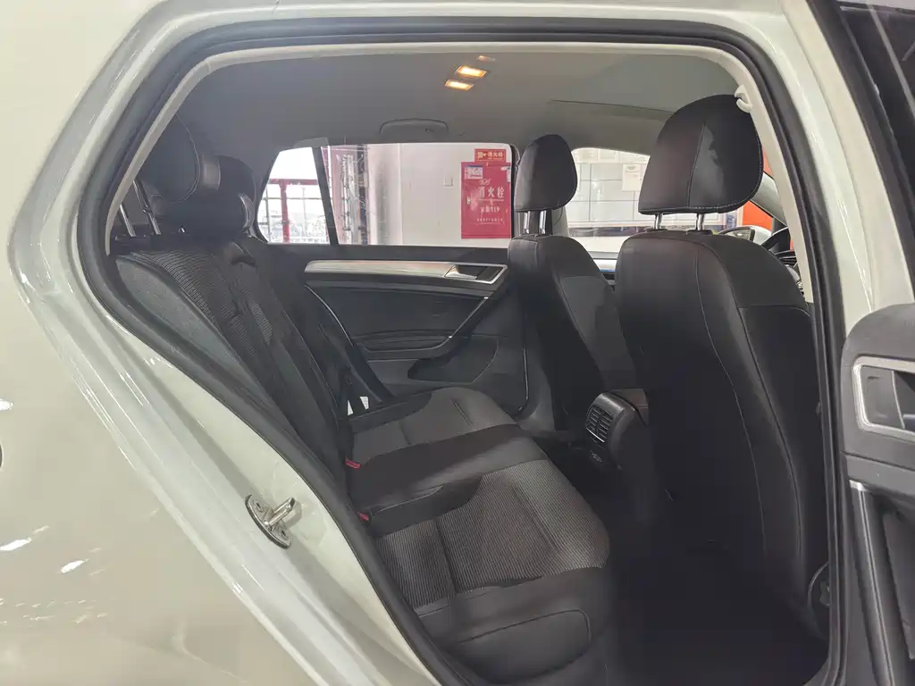 Volkswagen Golf Pure Electric 2020 — фото 10