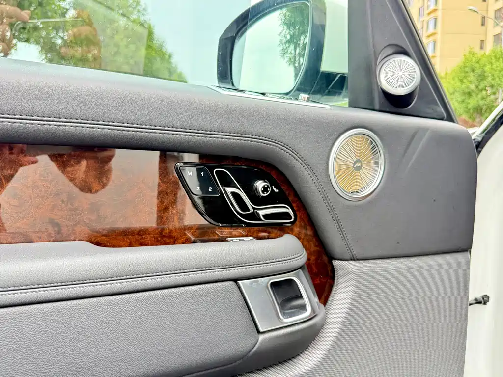 Land Rover Range Rover 2022 — фото 16