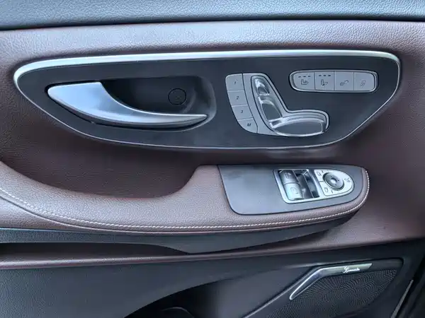 Mercedes-Benz V-Class 2024