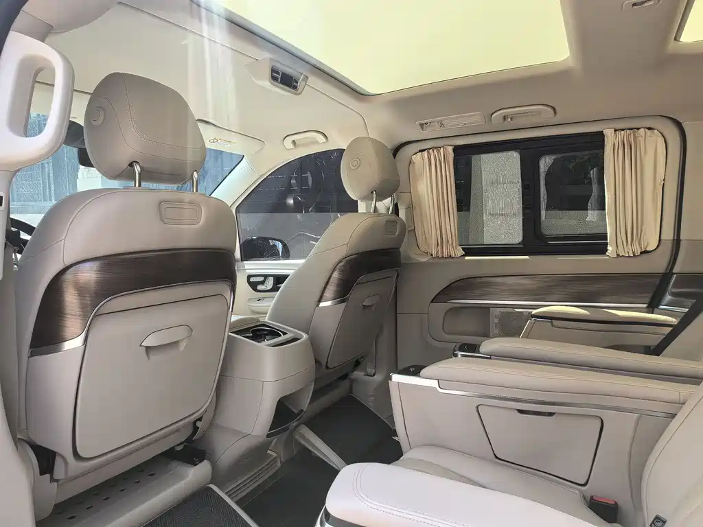 Mercedes-Benz V-Class 2022 — фото 9