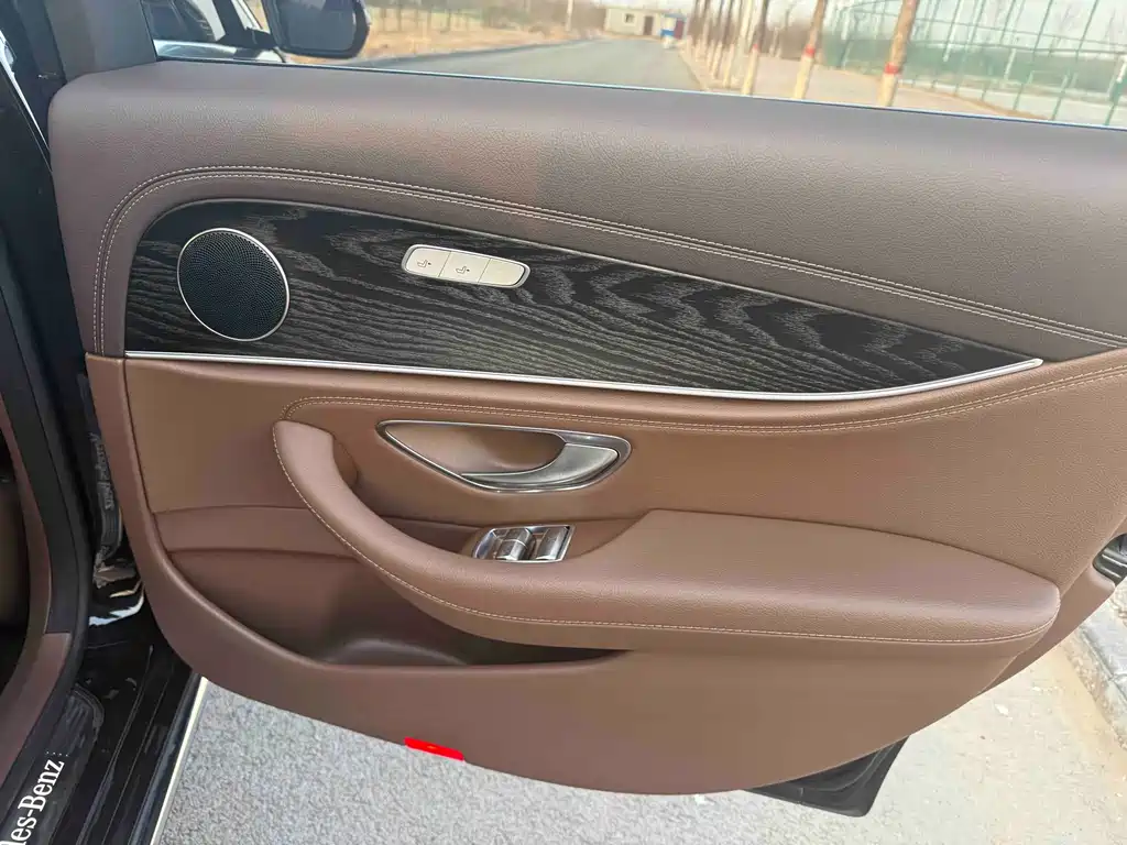 Mercedes-Benz E-Class 2022 — фото 15