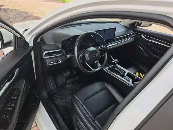 Geely Emgrand 2023