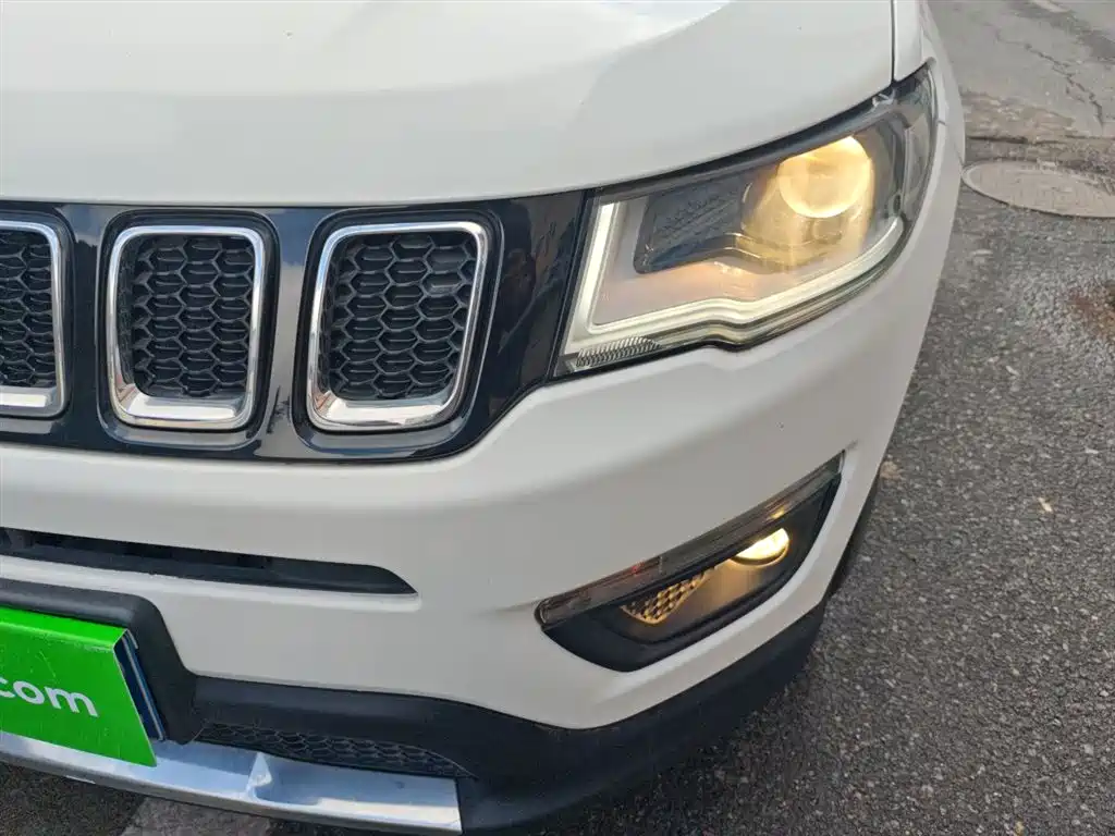 Jeep Compass 2018 — фото 24