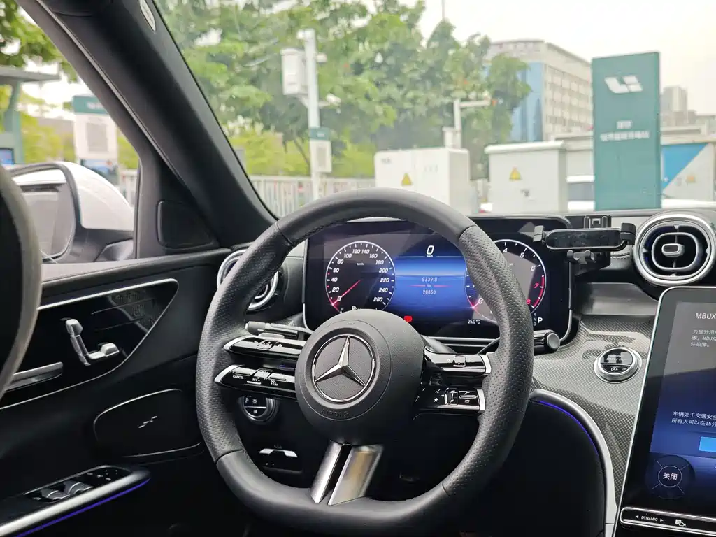 Mercedes-Benz C-Class 2023 — фото 21