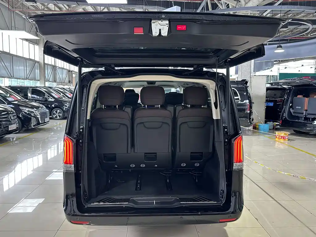 Mercedes-Benz V-Class 2024 — фото 15