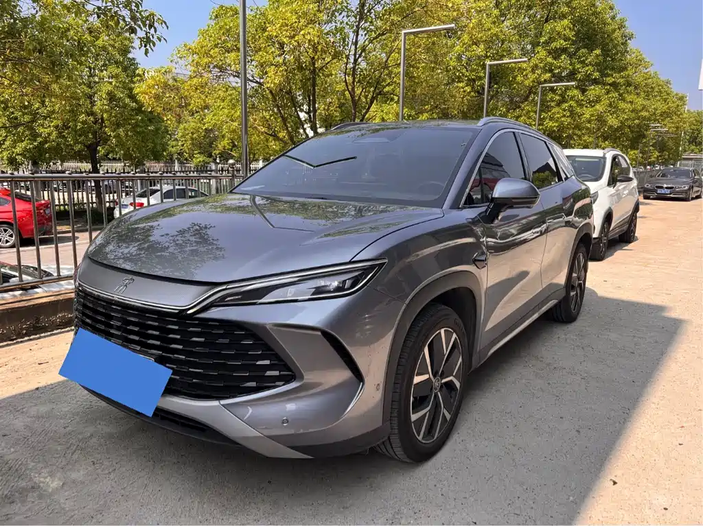 BYD L DM-i 2025 — фото 1