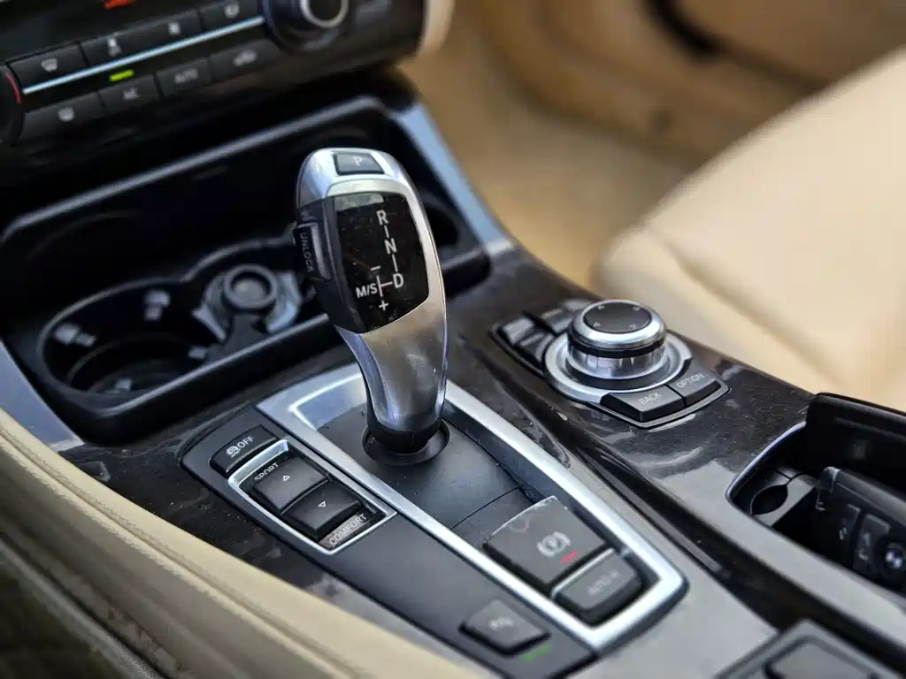 BMW 5 Series 2013 — фото 18