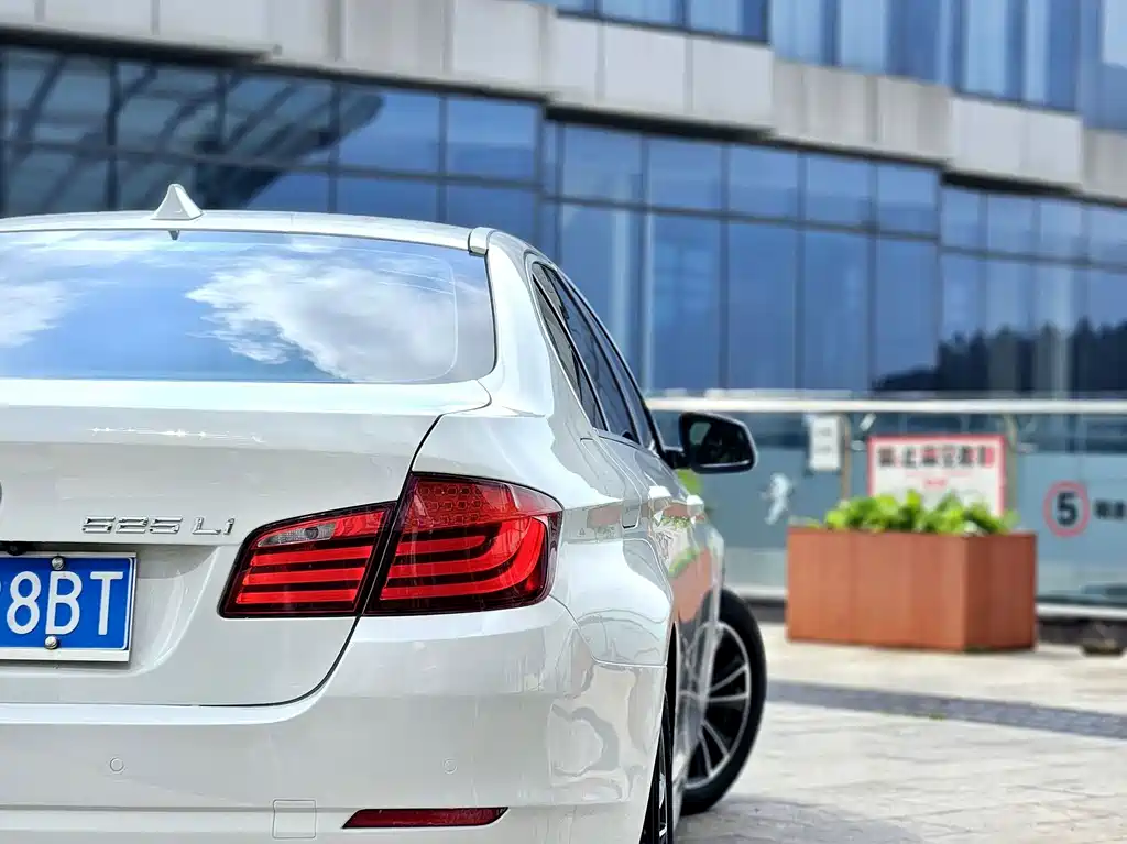 BMW 5 Series 2013 — фото 23