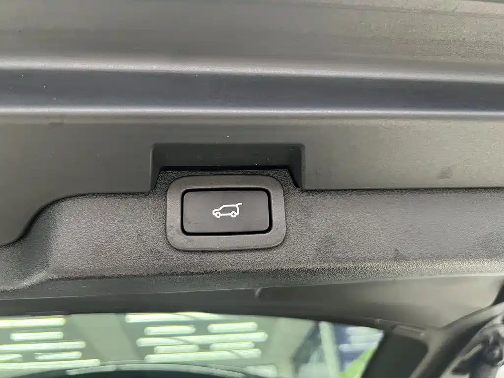 Land Rover Discovery 2018 — фото 27