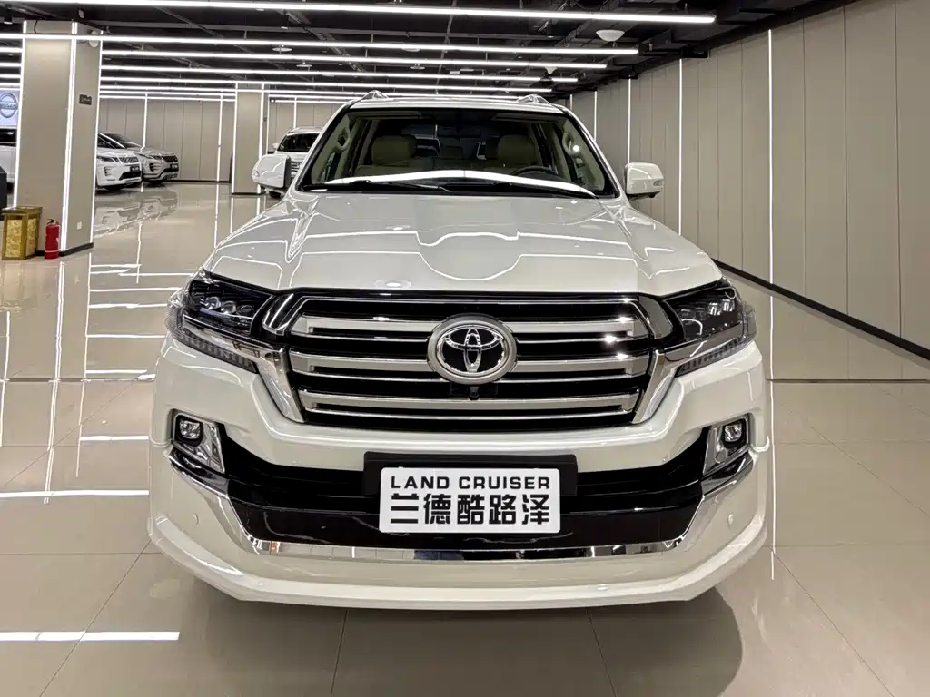 Toyota Land Cruiser 2020 — фото 8