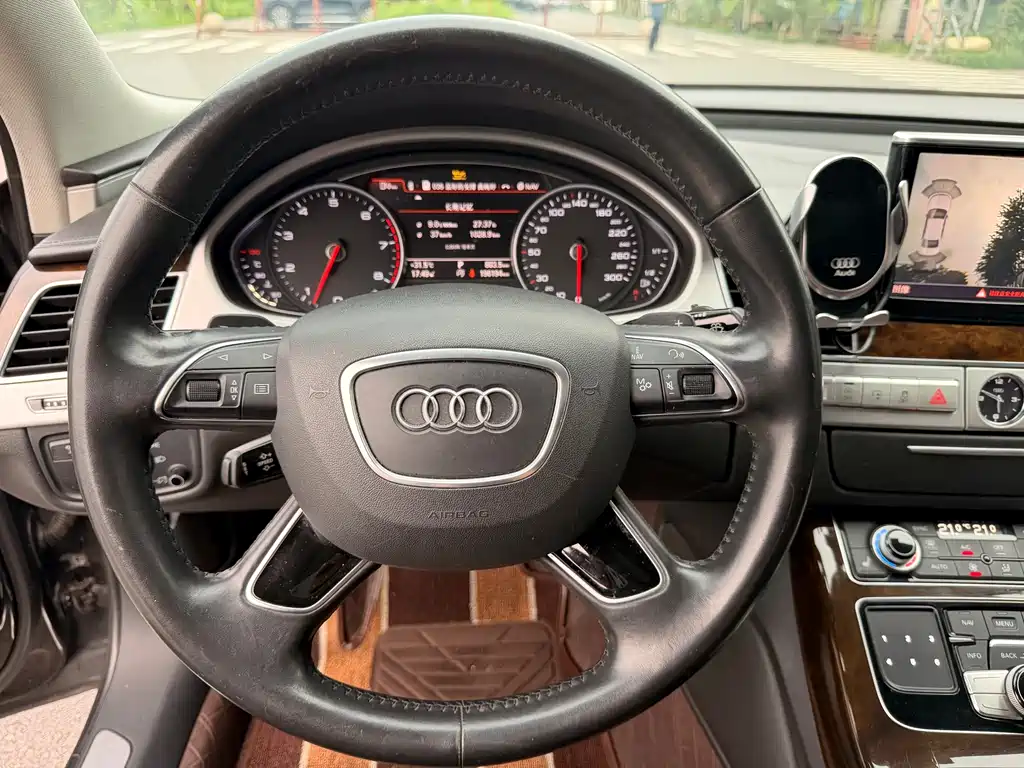 Audi A8 2017 — фото 11