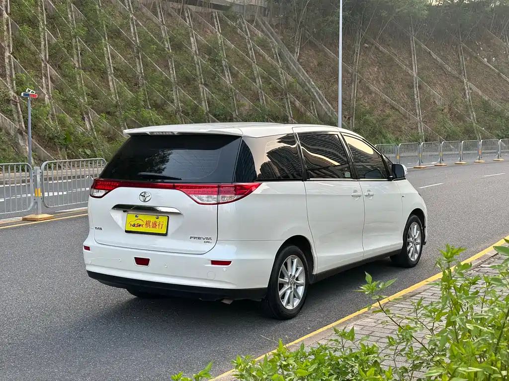 Toyota Previa 2017 — фото 22