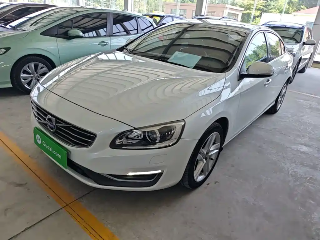 Volvo S60 2016 — фото 1