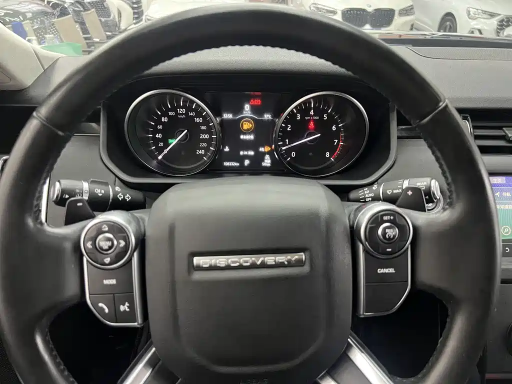 Land Rover Discovery 2018 — фото 18