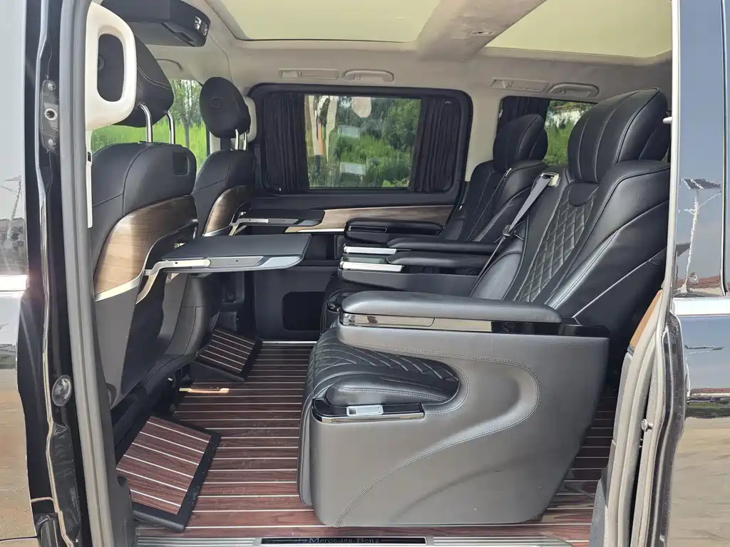 Mercedes-Benz V-Class 2022 — фото 15