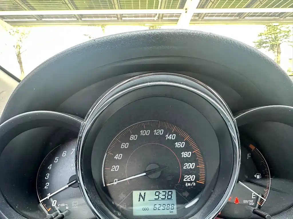 Toyota Yaris L 2020 — фото 16