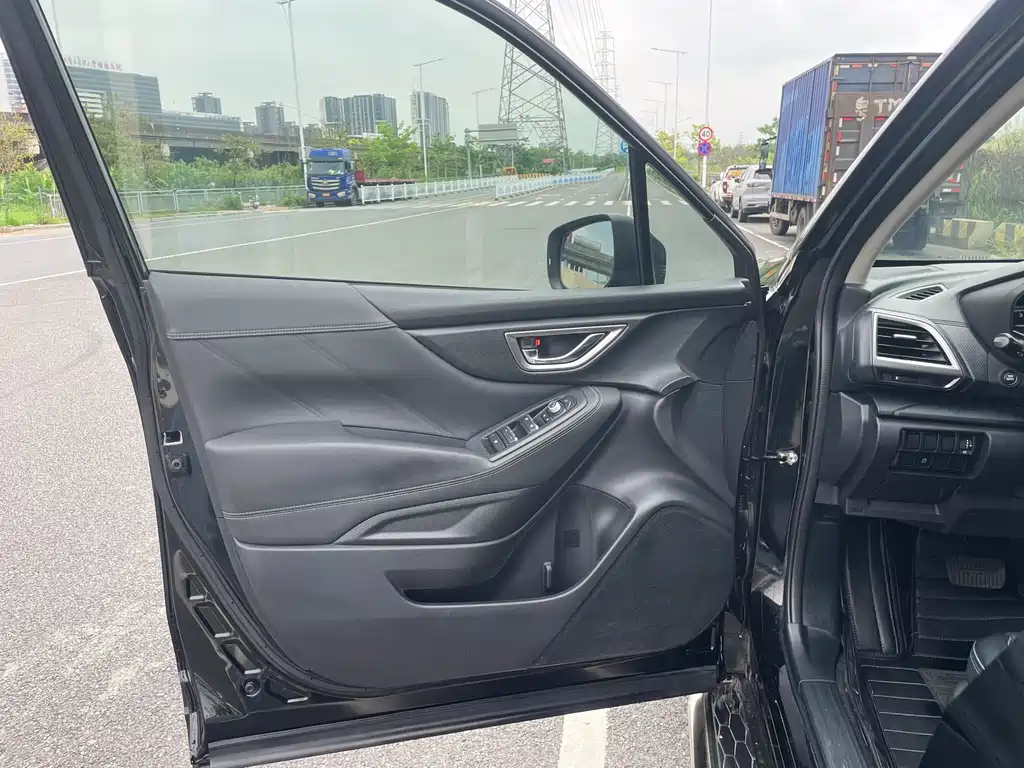 Subaru Forester 2019 — фото 12