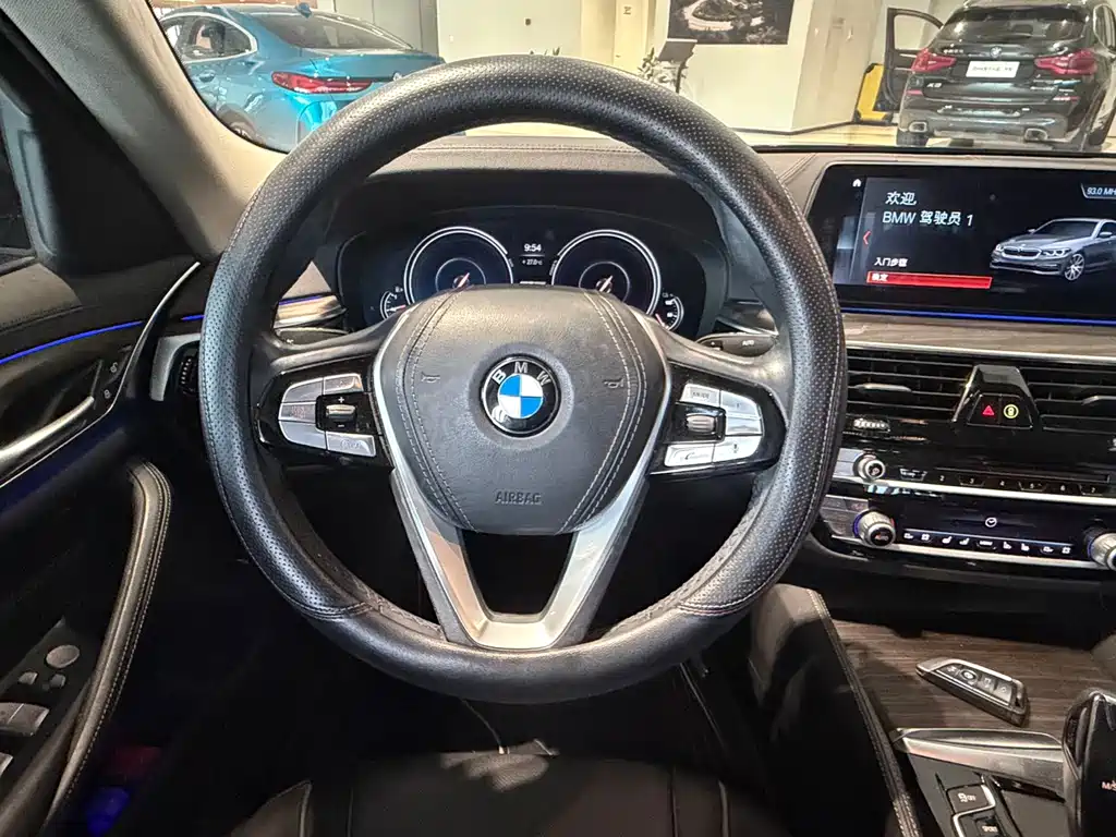 BMW 5 Series New Energy 2018 — фото 8