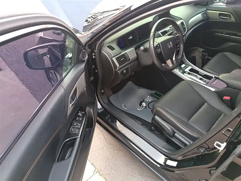 Honda Accord 2019 — фото 16