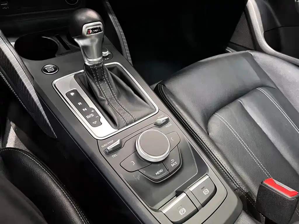 Audi Q2L 2023 — фото 11