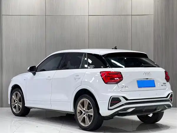 Audi Q2L 2023