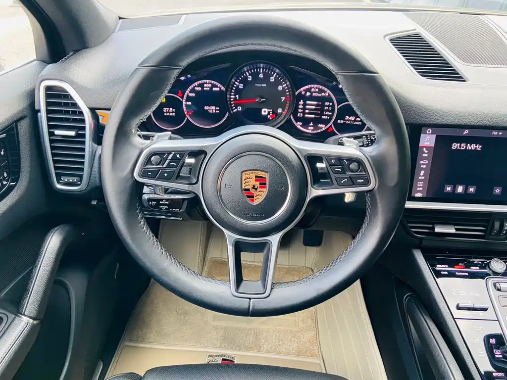 Porsche Cayenne 2019 — фото 16