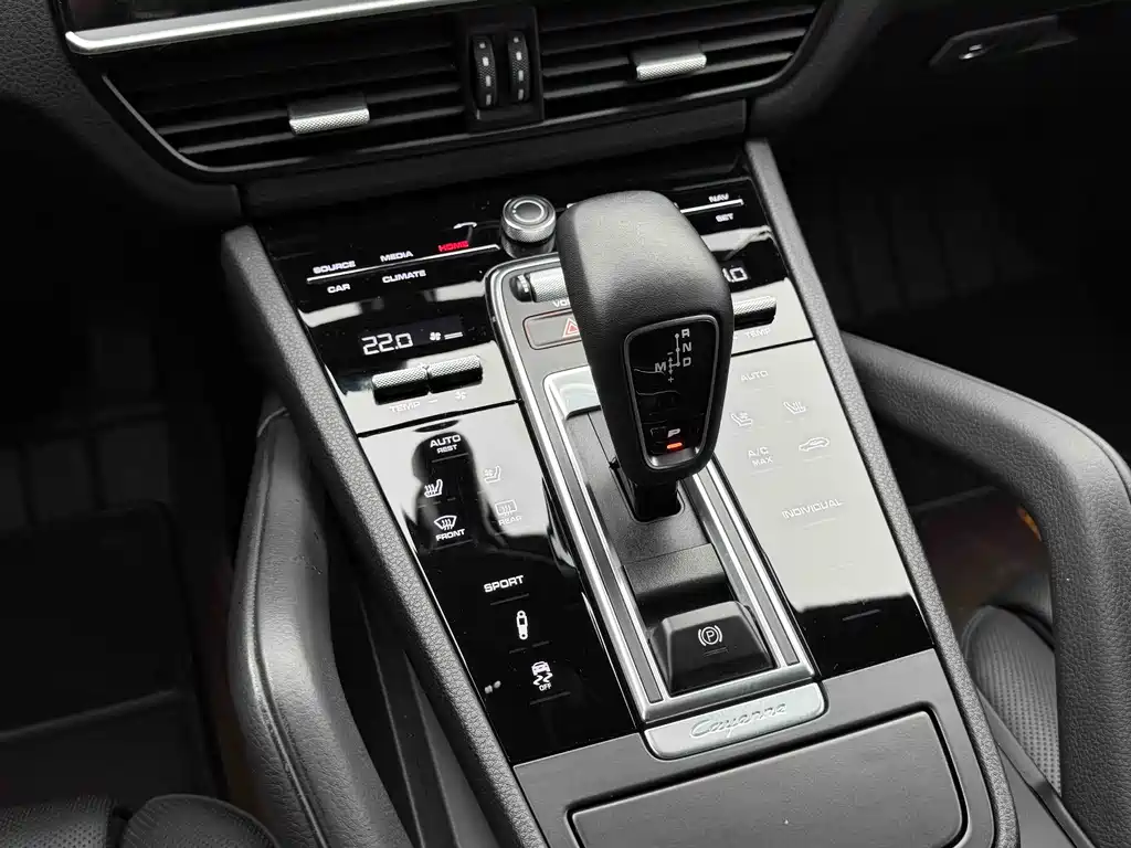 Porsche Cayenne 2019 — фото 13