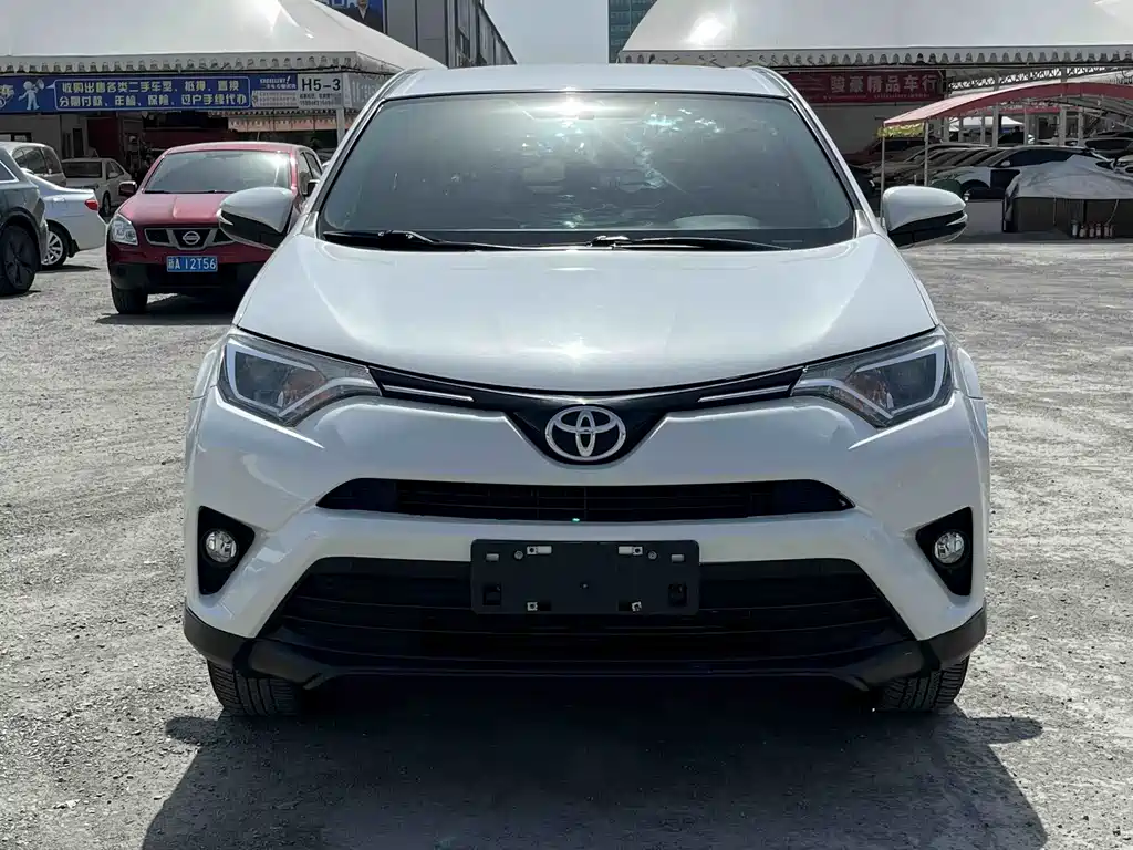 Toyota RAV4 2018 — фото 2