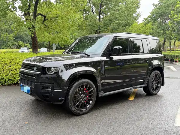 Land Rover Defender 2024
