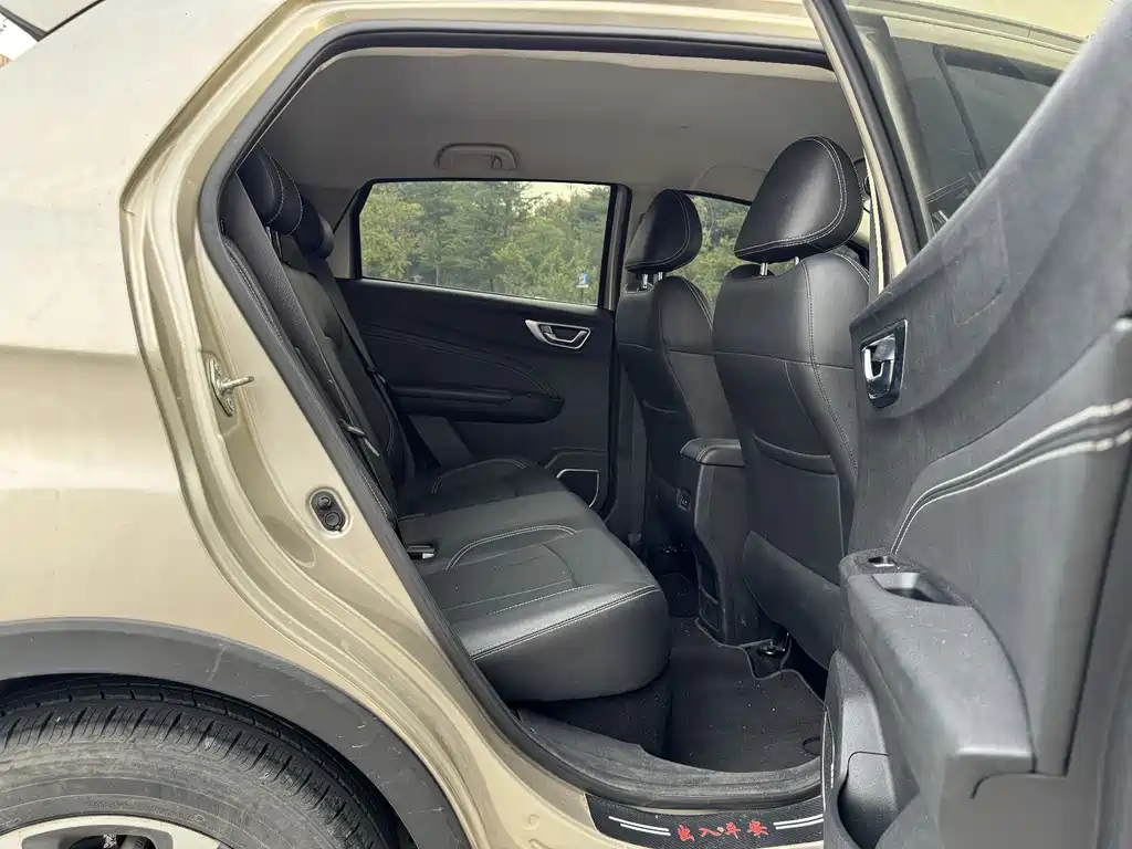 Geely Vision X3 2019 — фото 10