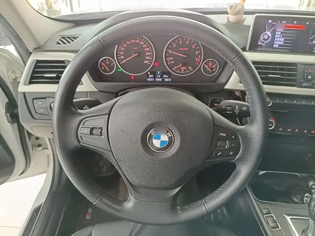 BMW 3 Series 2015 — фото 11