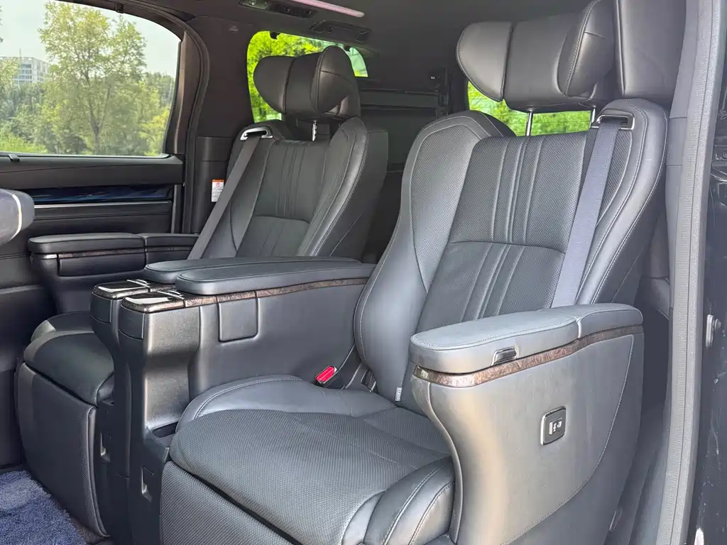 Toyota Vellfire 2022 — фото 9