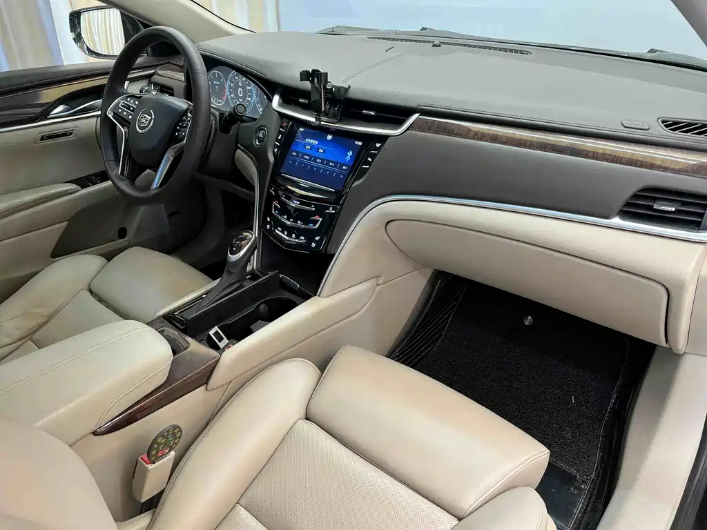Cadillac XTS 2013 — фото 23