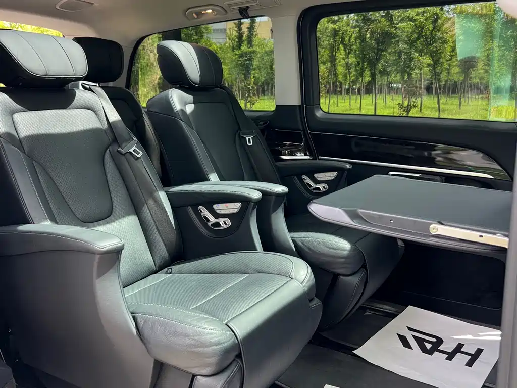 Mercedes-Benz V-Class 2018 — фото 15