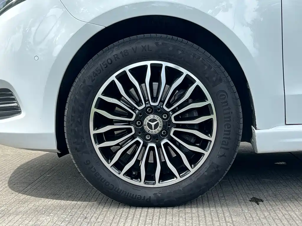 Mercedes-Benz V-Class 2018 — фото 18
