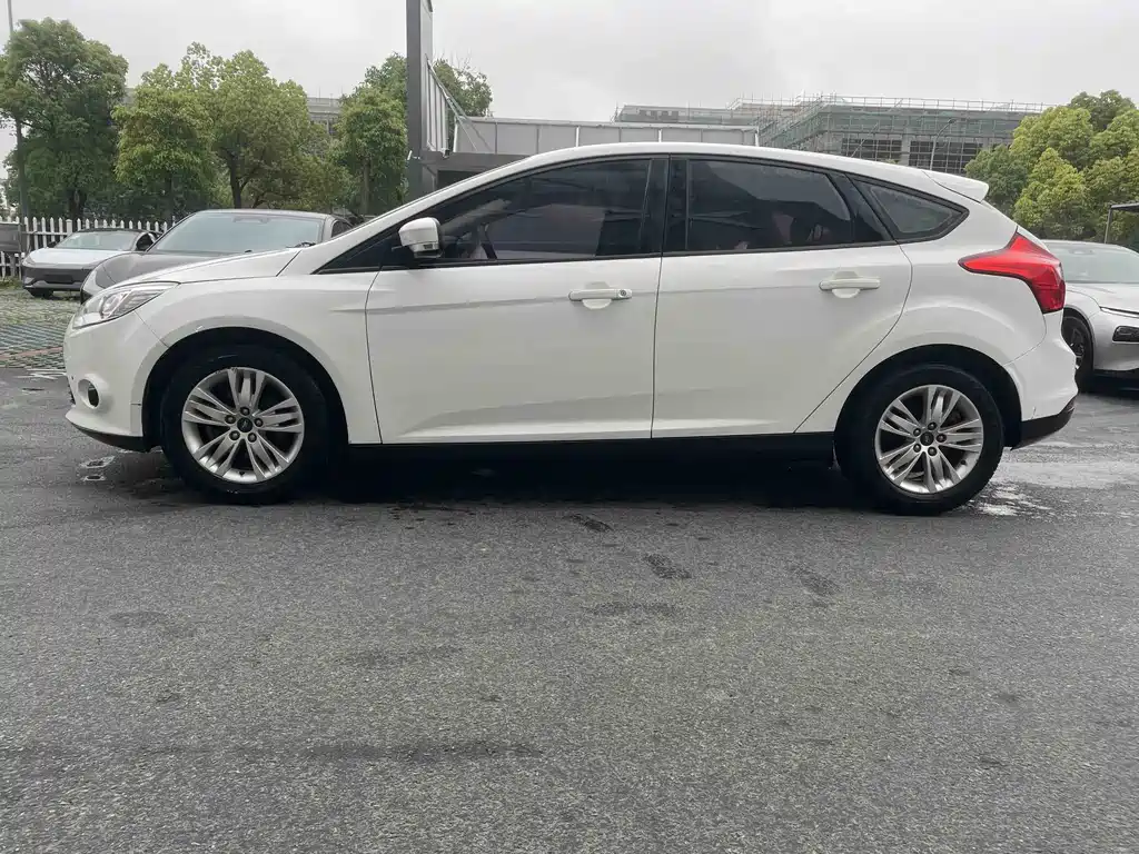 Ford Focus 2015 — фото 2