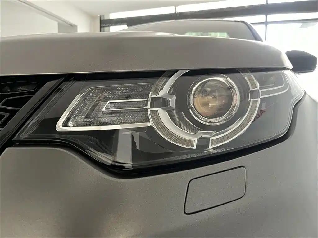 Land Rover Discovery Sport 2018 — фото 12