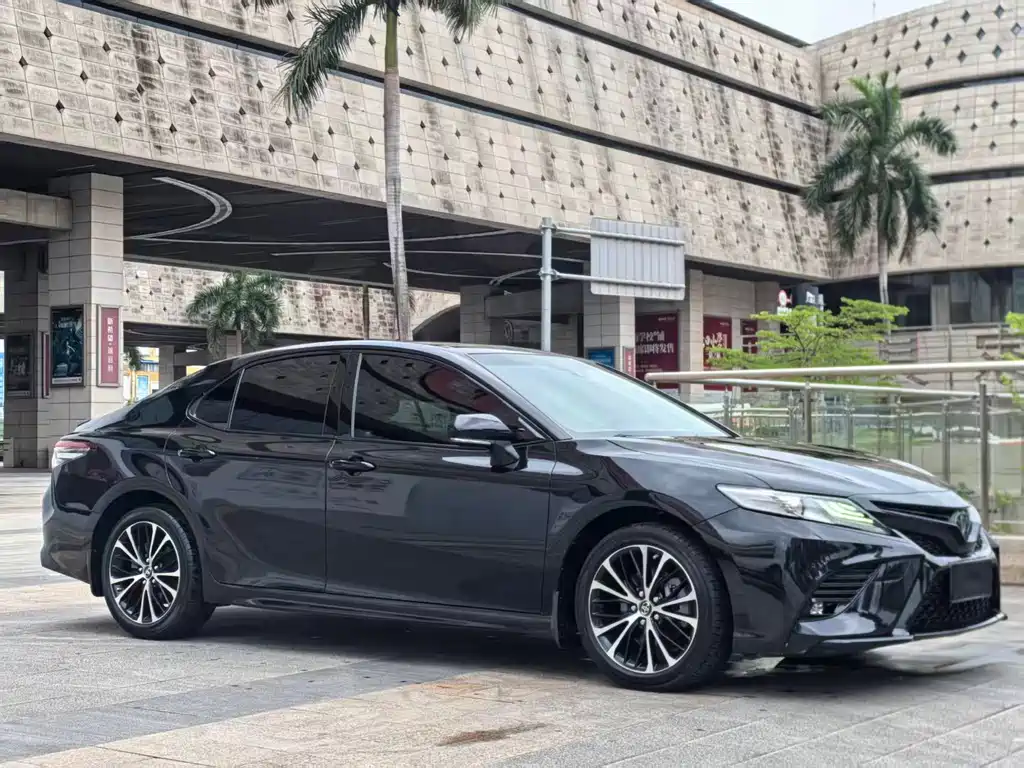 Toyota Camry 2019 — фото 3