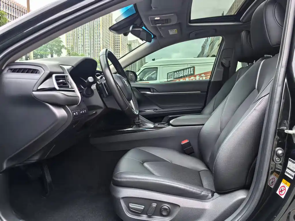 Toyota Camry 2019 — фото 4