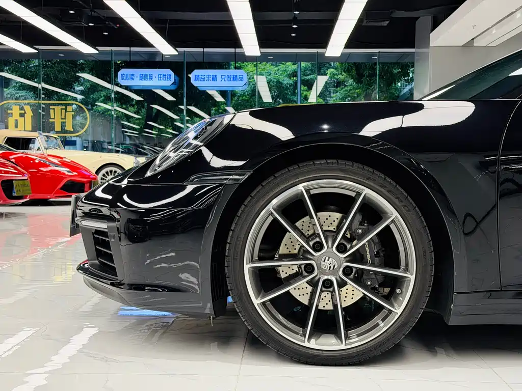 Porsche 911 2025 — фото 14