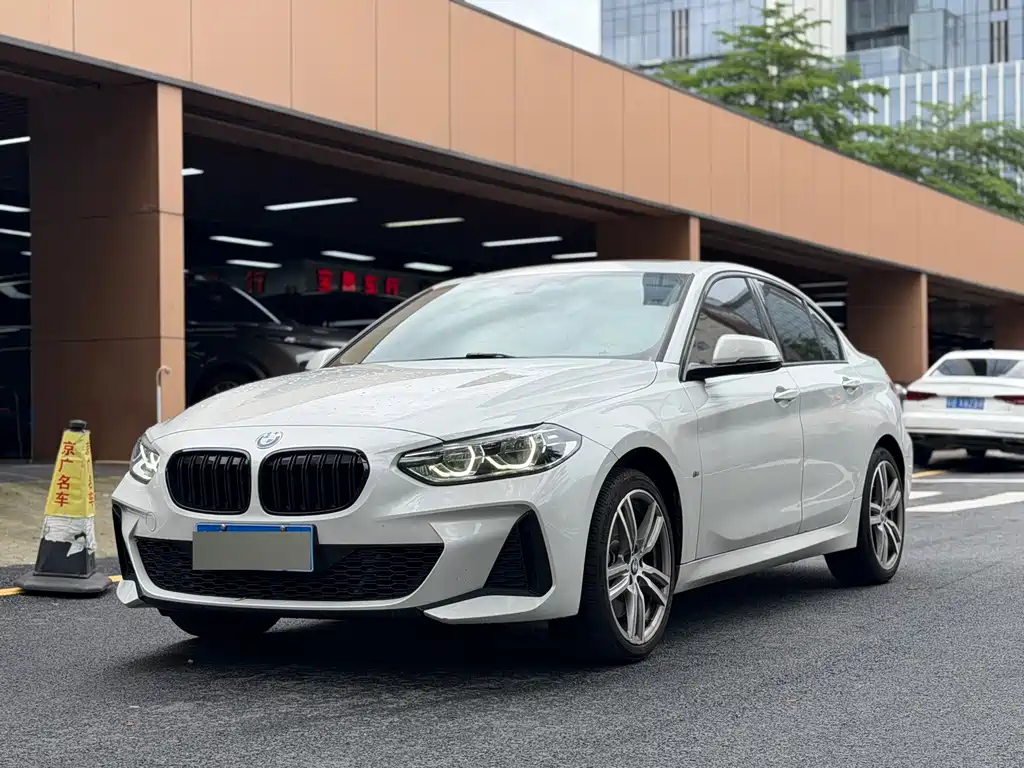 BMW 1 Series 2020 — фото 1
