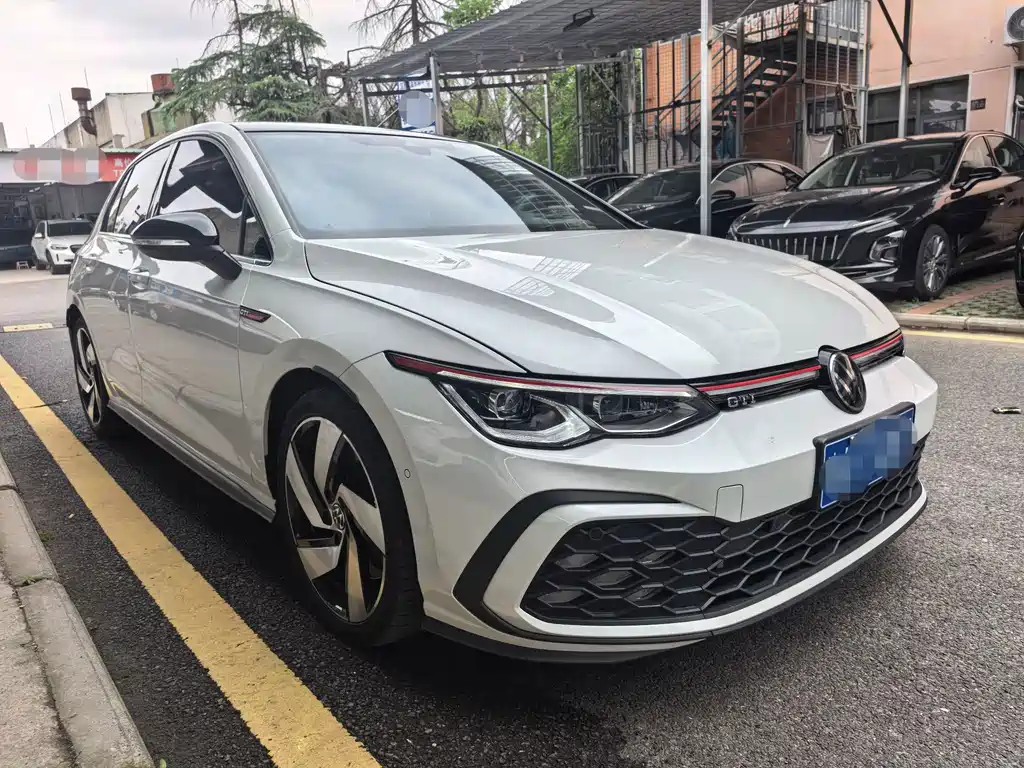 Volkswagen Golf GTI 2022 — фото 1