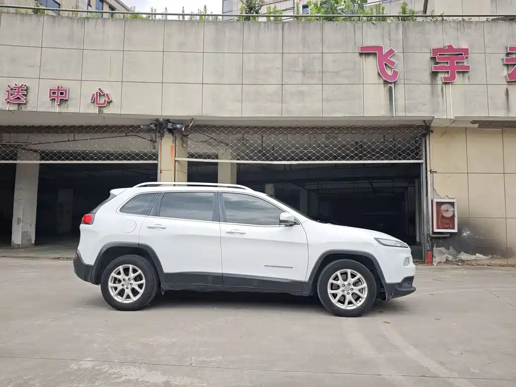 Jeep Cherokee 2016 — фото 15