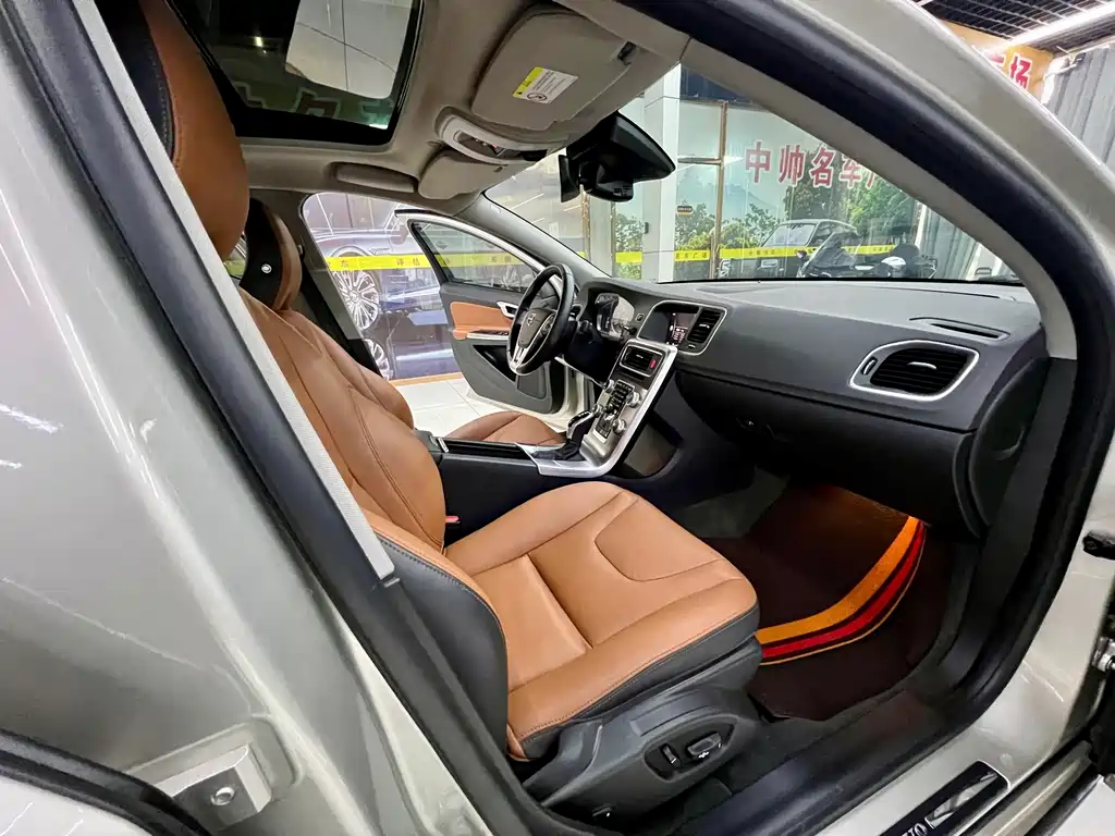 Volvo S60 2019 — фото 15
