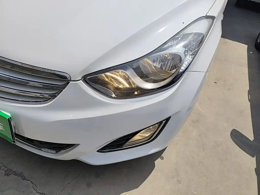 Hyundai Elantra Langdong 2014 — фото 24