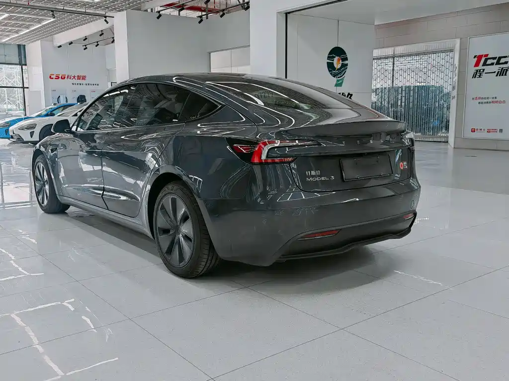 Tesla Model 3 2025 — фото 14