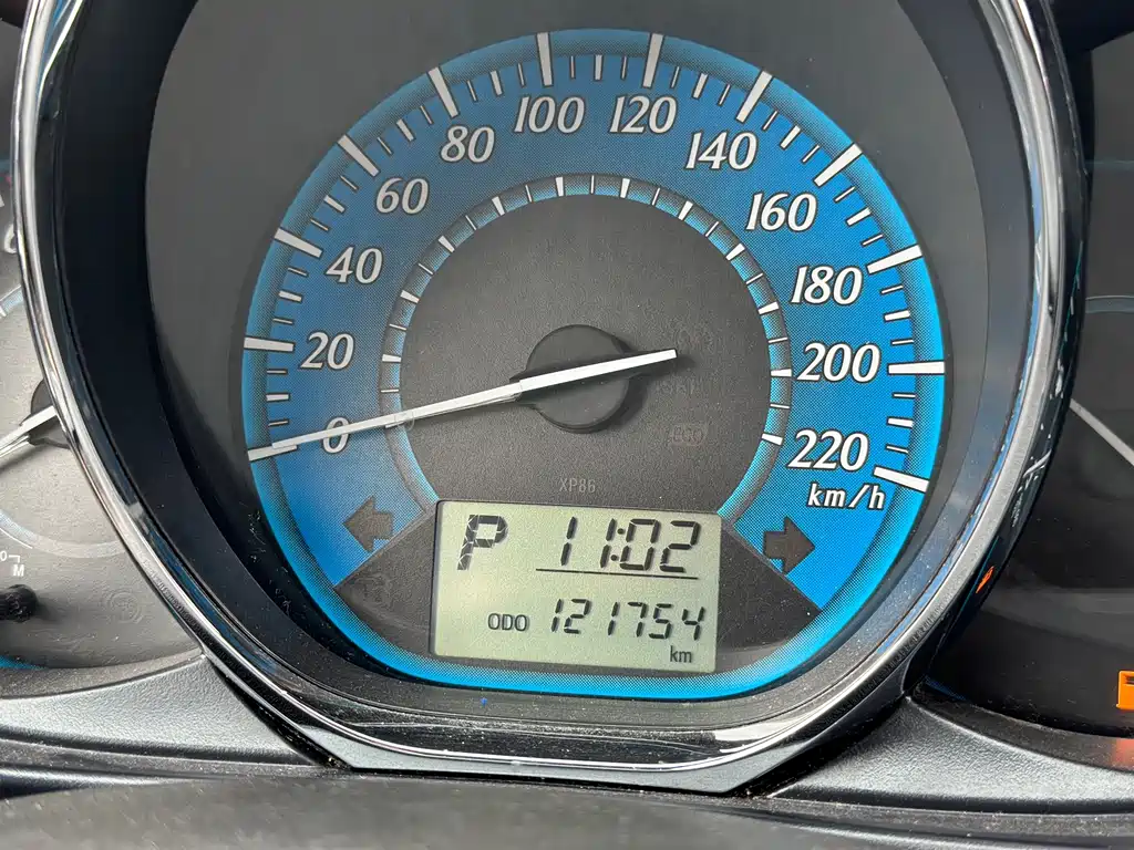 Toyota Yaris L 2015 — фото 9