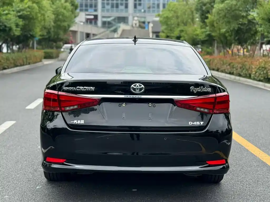 Toyota Crown 2015 — фото 4