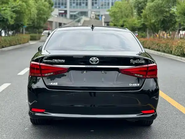 Toyota Crown 2015