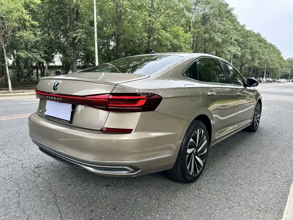 Volkswagen Passat 2022 — фото 23